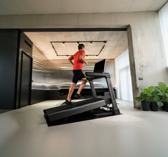 male running incline horizon tread XP treadmill - lifestyle indoor 