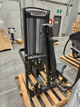 Matrix Versa Converging Chest Press (Refurbished)