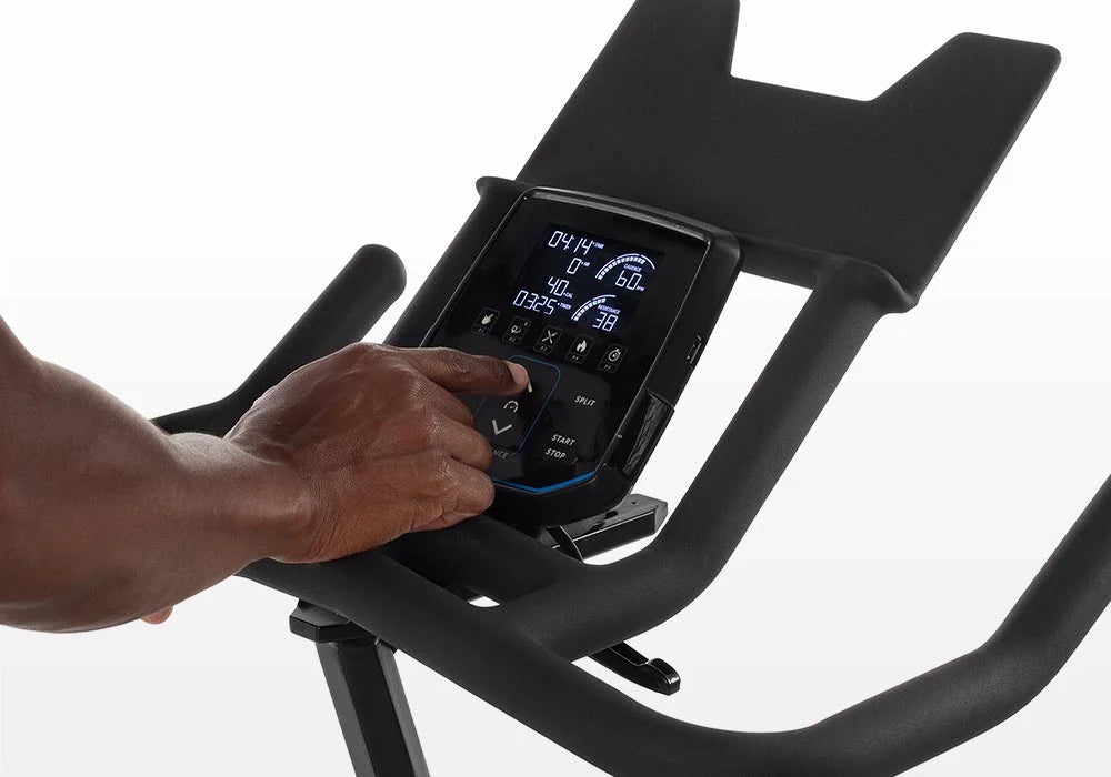 horizon 7.0ic indoor cycle console detail 2 